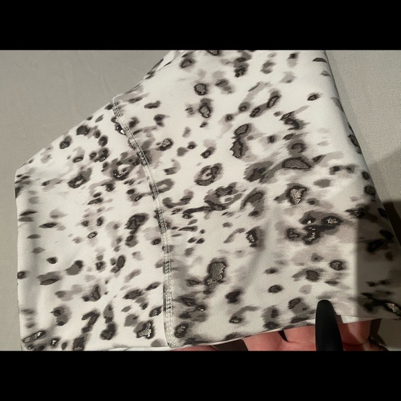 Good American Shin Leggings - Picture 8 of 8